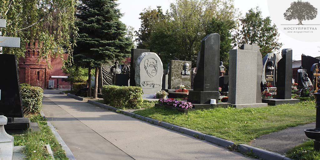 Новодевичье кладбище - аллея