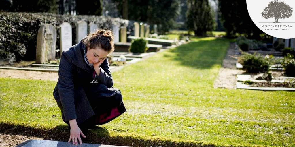 Можно ли посещать кладбище женщине с менструацией